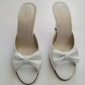 Guess 4"  patent leather white with bow